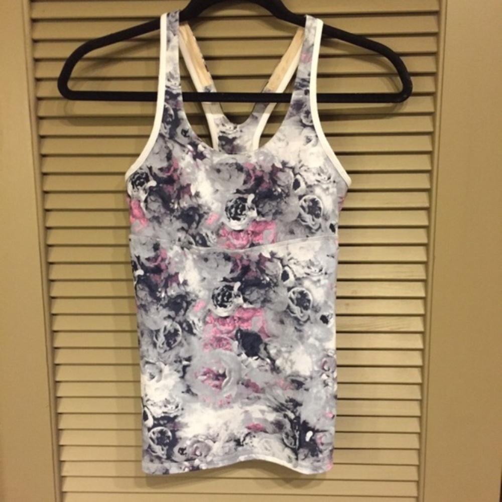Lululemon 🍋 floral top - Picture 3 of 3